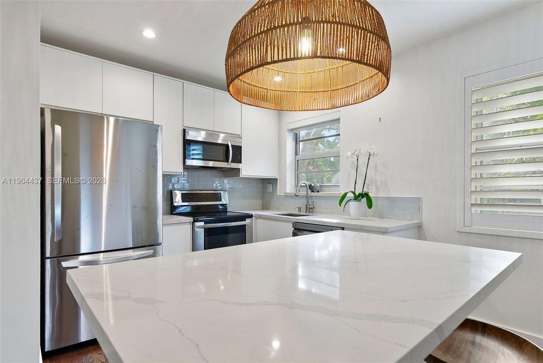 Недавно продано: $342,000 (1 спален, 1 ванн, 665 Квадратных фут)