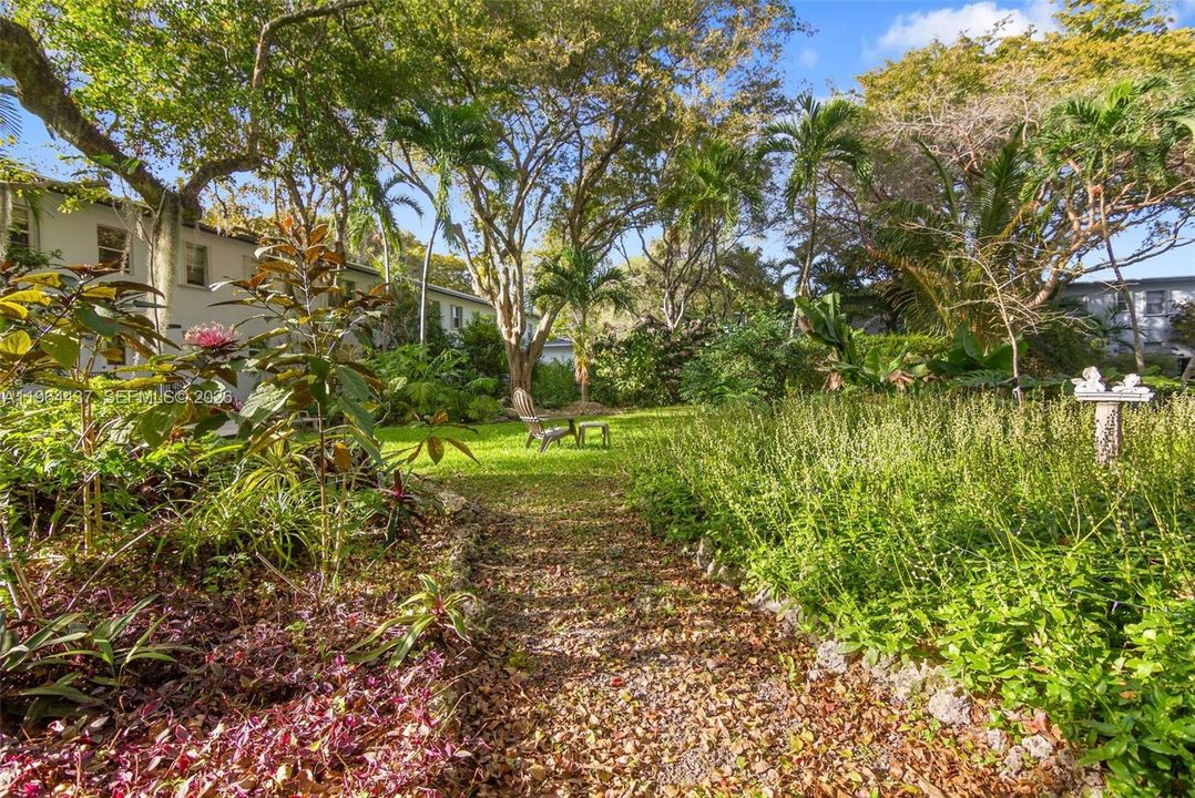 Недавно продано: $342,000 (1 спален, 1 ванн, 665 Квадратных фут)