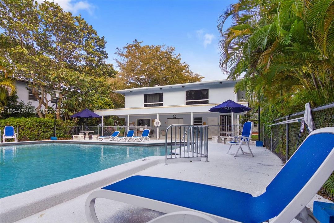 Недавно продано: $342,000 (1 спален, 1 ванн, 665 Квадратных фут)