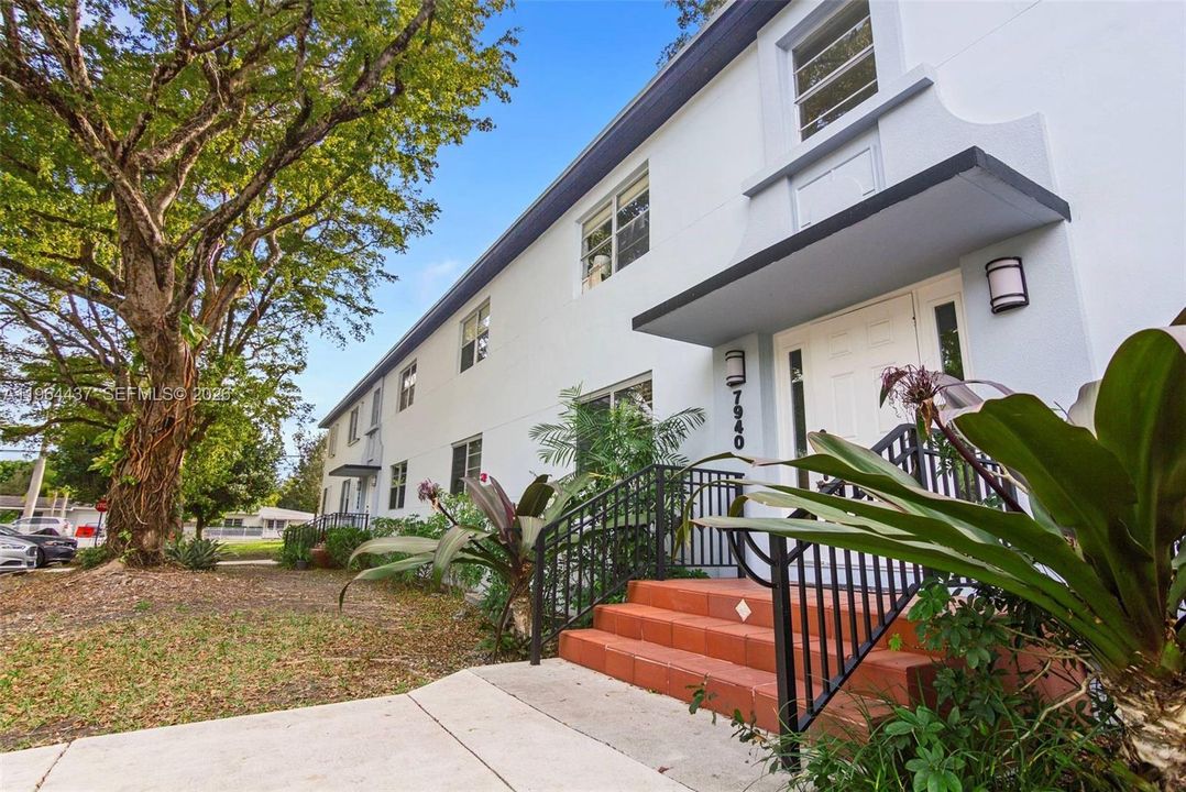 Недавно продано: $342,000 (1 спален, 1 ванн, 665 Квадратных фут)