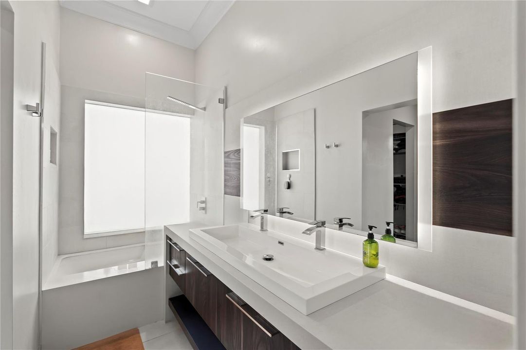 BATHROOM 2