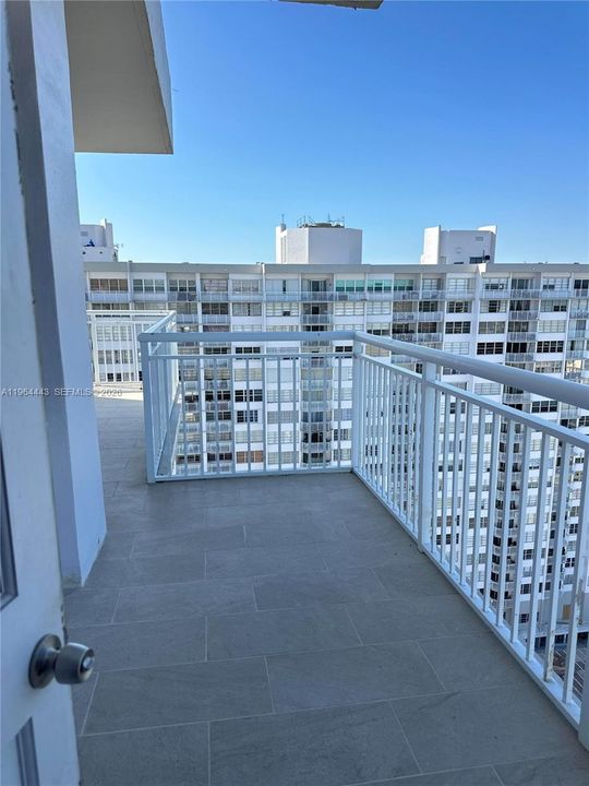 For Sale: $399,999 (2 beds, 2 baths, 1605 Square Feet)