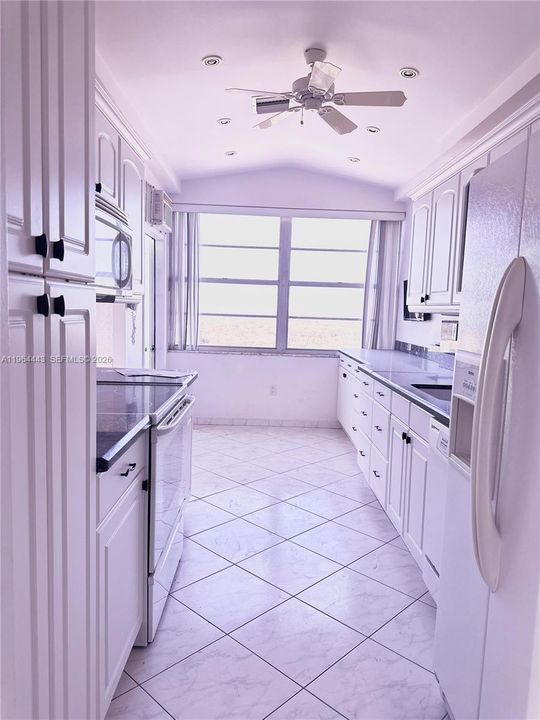 For Sale: $399,999 (2 beds, 2 baths, 1605 Square Feet)