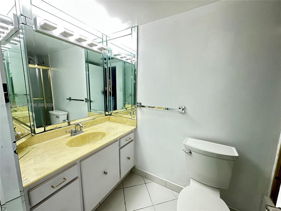 На продажу: $399,999 (2 спален, 2 ванн, 1605 Квадратных фут)