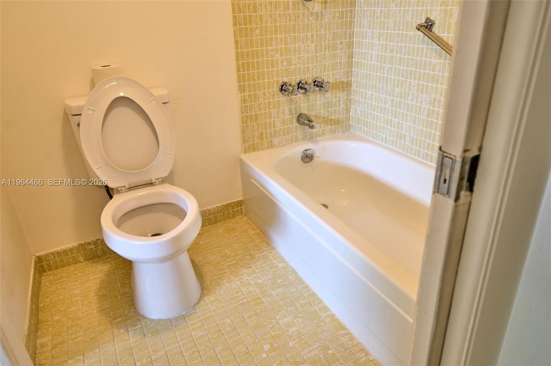 Vendido Recientemente: $25,000 (2 camas, 1 baños, 894 Pies cuadrados)