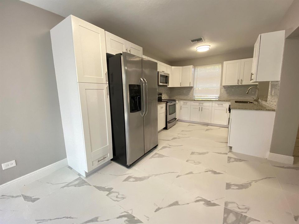 GREAT KITCHEN SPACE