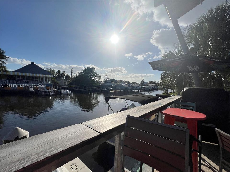 Waterfront Restaurants just 5 to 10 minutes from the lot.