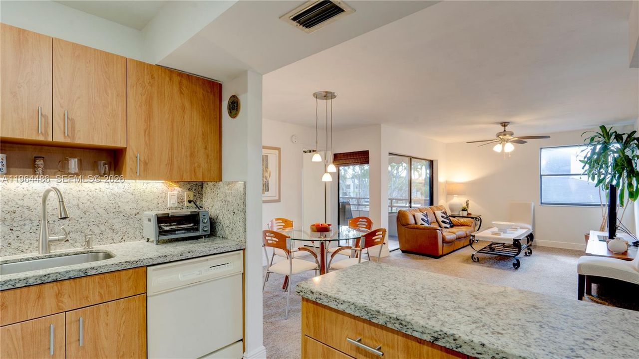 Vendido Recientemente: $209,500 (2 camas, 2 baños, 978 Pies cuadrados)