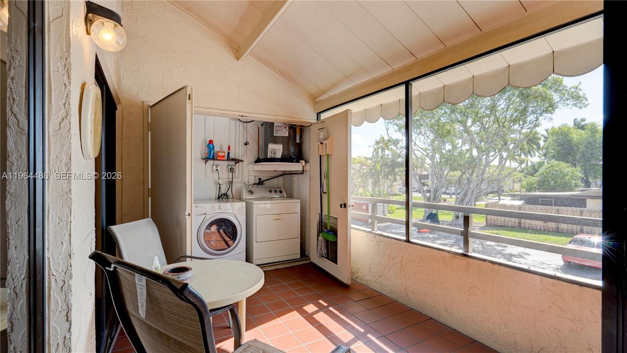 Vendido Recientemente: $209,500 (2 camas, 2 baños, 978 Pies cuadrados)