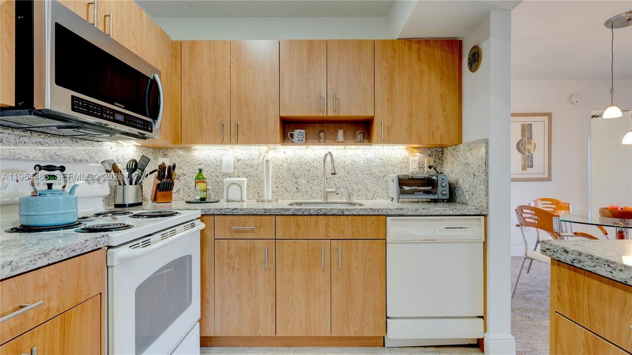Vendido Recientemente: $209,500 (2 camas, 2 baños, 978 Pies cuadrados)