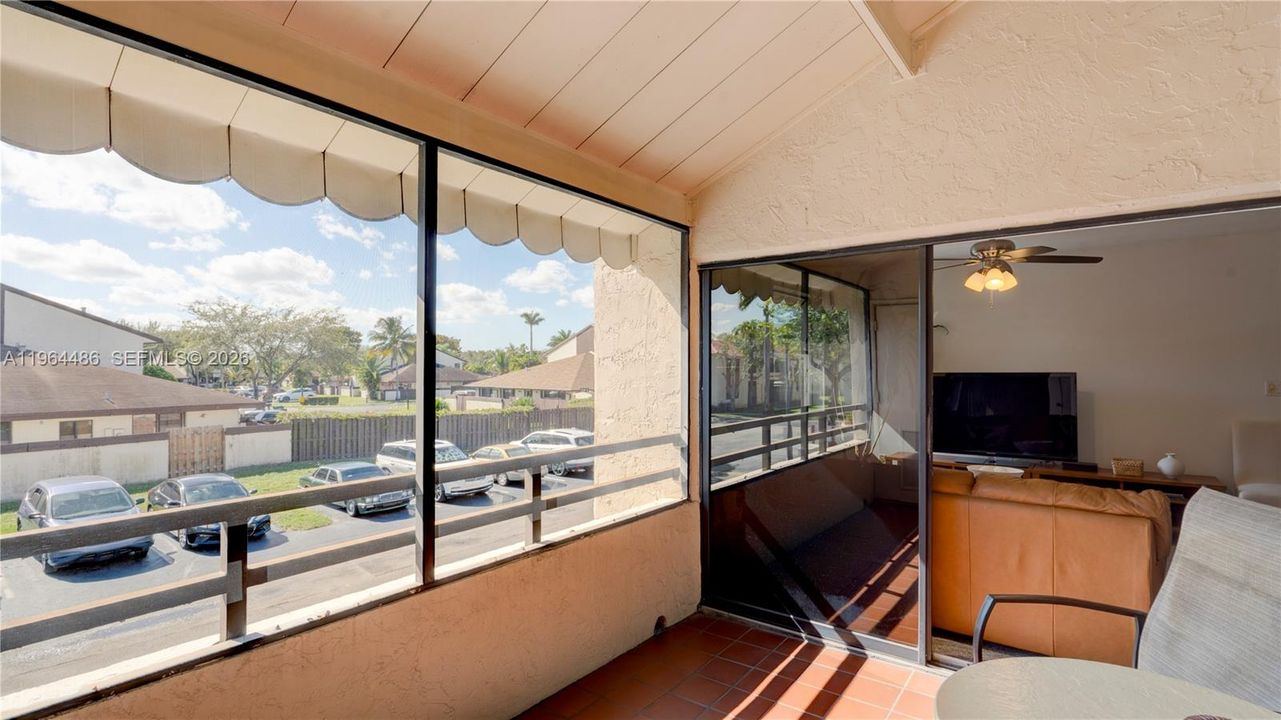 Vendido Recientemente: $209,500 (2 camas, 2 baños, 978 Pies cuadrados)