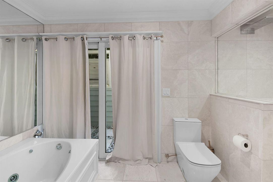 Owners Bath W Outside Shower