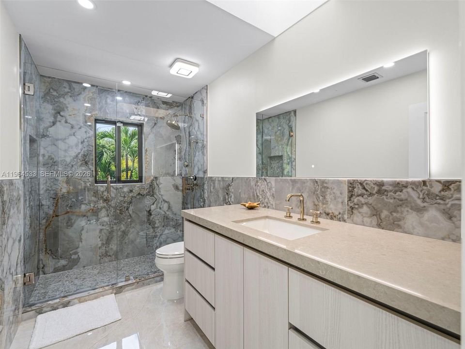 Jack & Jill Bath