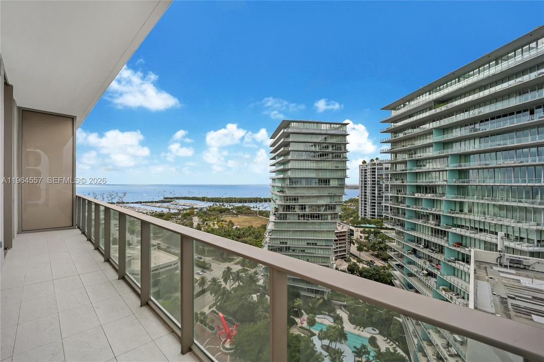 For Sale: $1,950,000 (2 beds, 2 baths, 905 Square Feet)