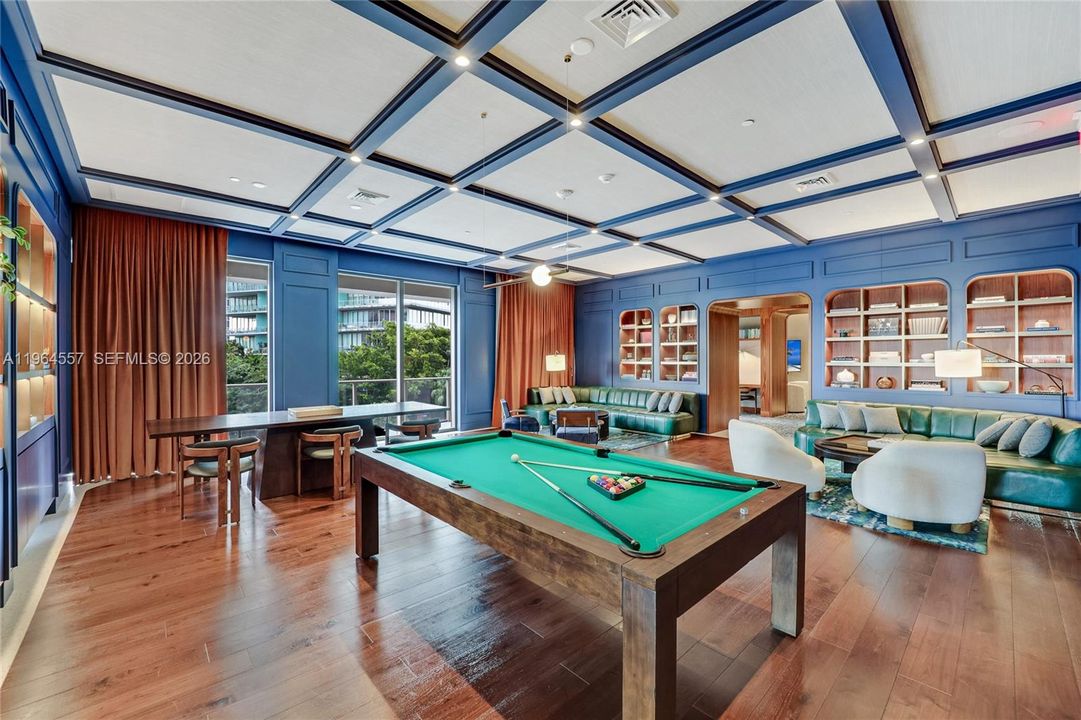 For Sale: $1,950,000 (2 beds, 2 baths, 905 Square Feet)