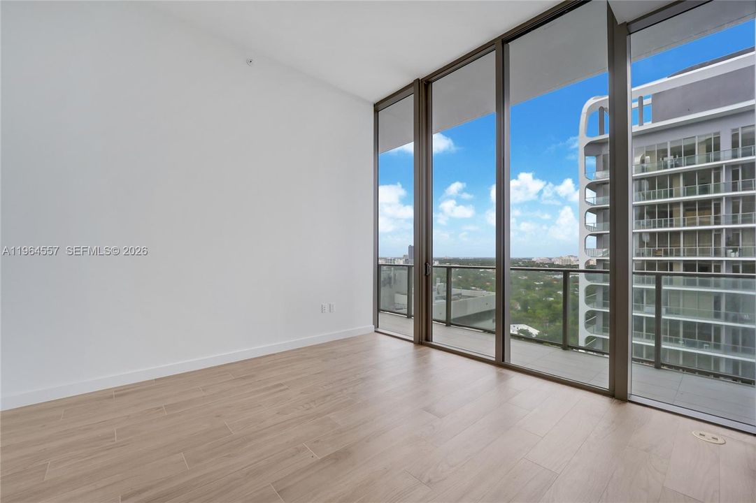 For Sale: $1,950,000 (2 beds, 2 baths, 905 Square Feet)