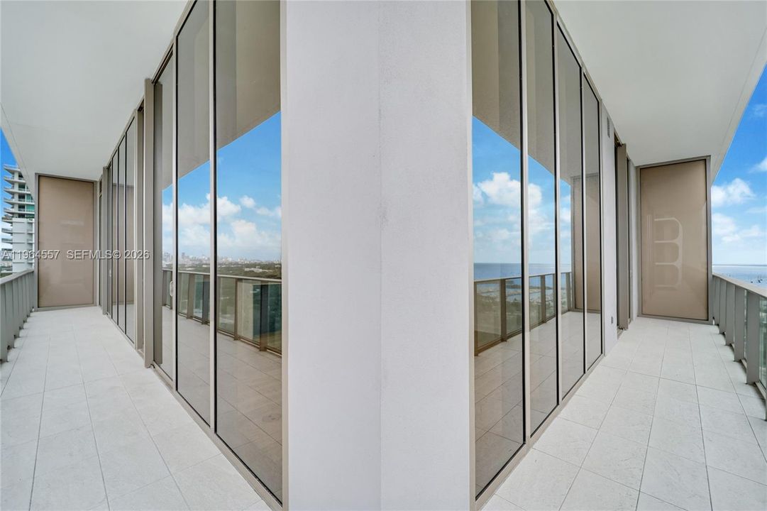 For Sale: $1,950,000 (2 beds, 2 baths, 905 Square Feet)