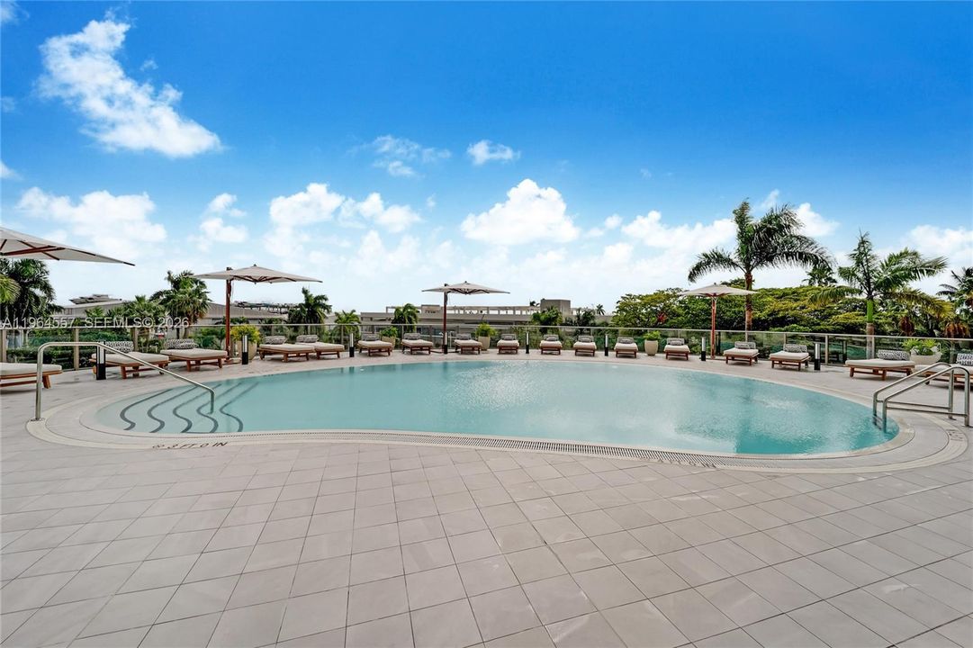 For Sale: $1,950,000 (2 beds, 2 baths, 905 Square Feet)