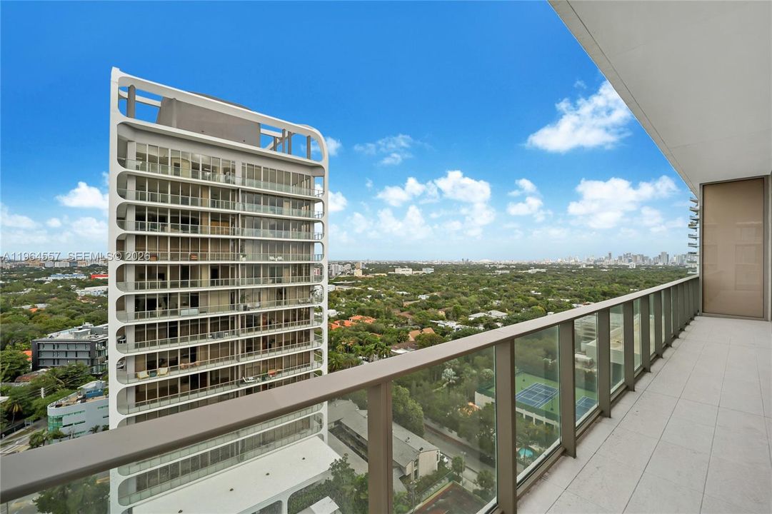 For Sale: $1,950,000 (2 beds, 2 baths, 905 Square Feet)
