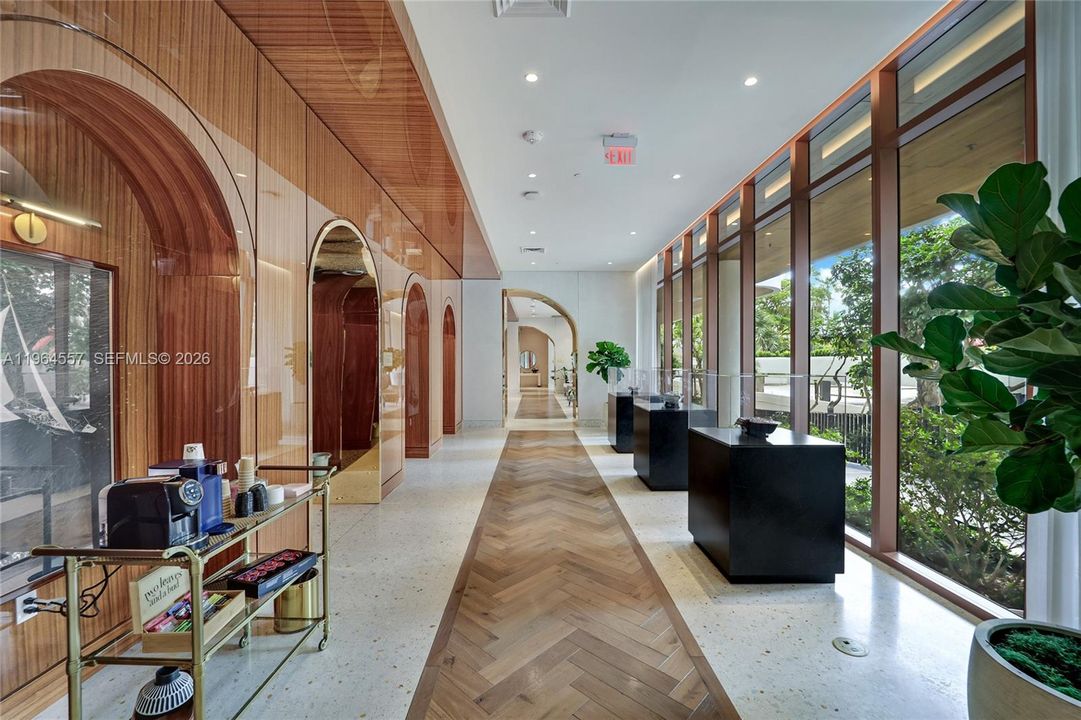 For Sale: $1,950,000 (2 beds, 2 baths, 905 Square Feet)