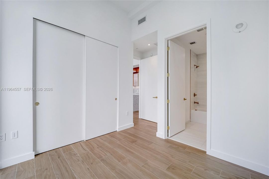 For Sale: $1,950,000 (2 beds, 2 baths, 905 Square Feet)