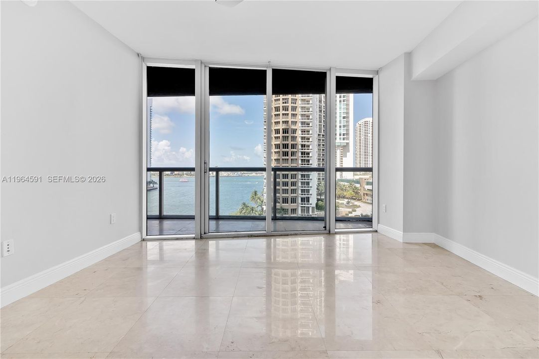 For Sale: $660,000 (1 beds, 1 baths, 882 Square Feet)
