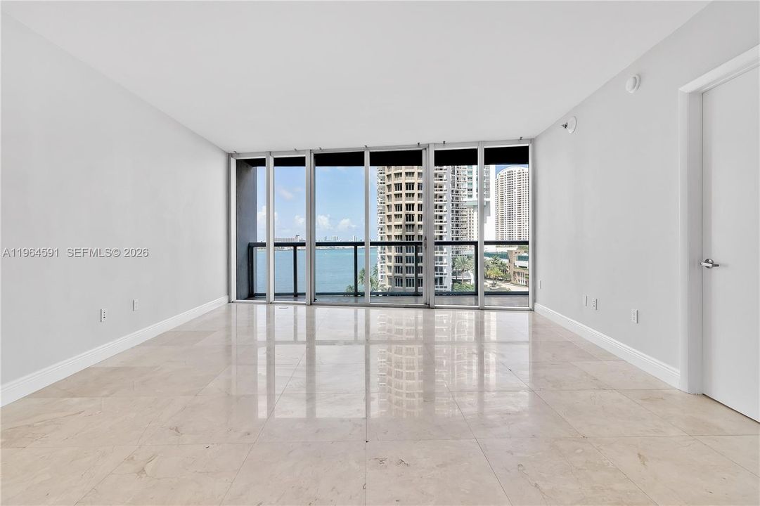 For Sale: $660,000 (1 beds, 1 baths, 882 Square Feet)
