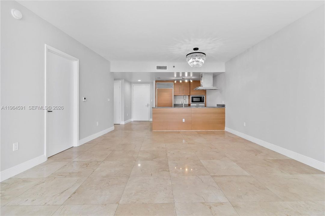 For Sale: $660,000 (1 beds, 1 baths, 882 Square Feet)