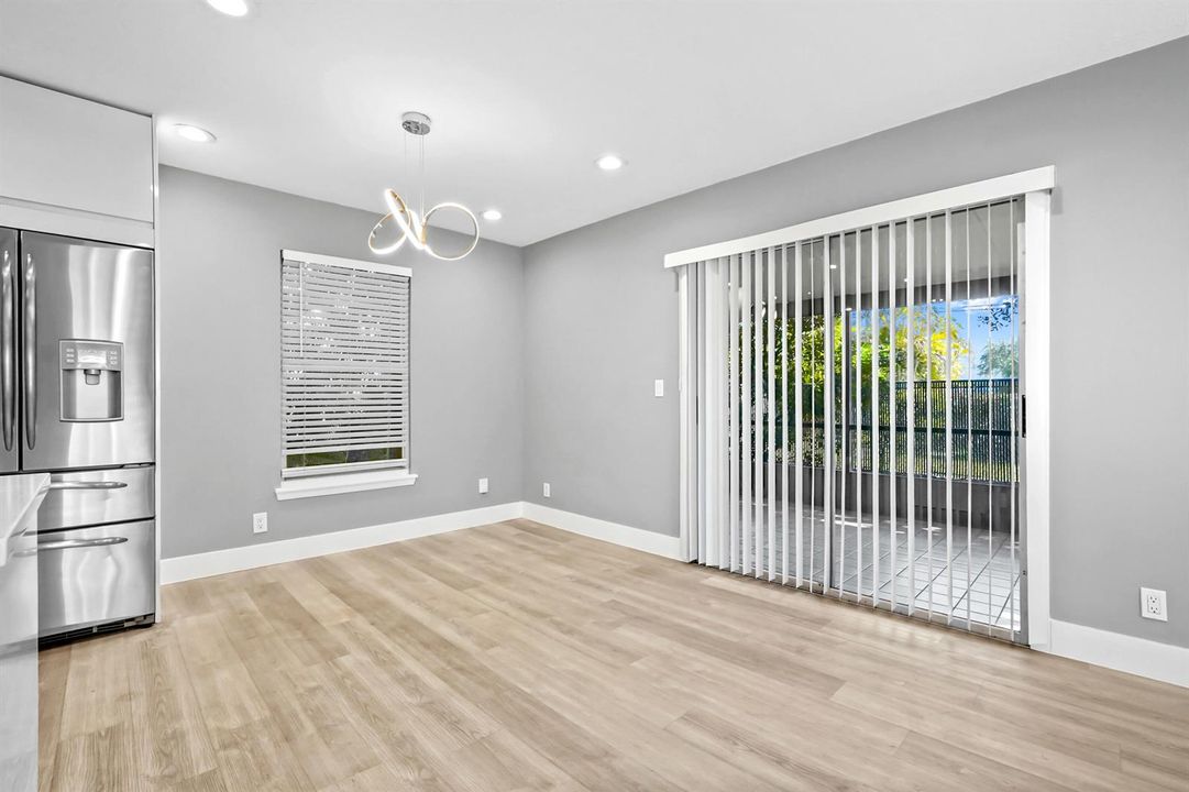 12 Dining Room 02