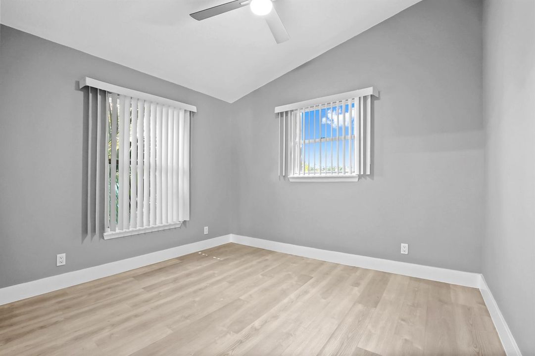 20 Bedroom 01