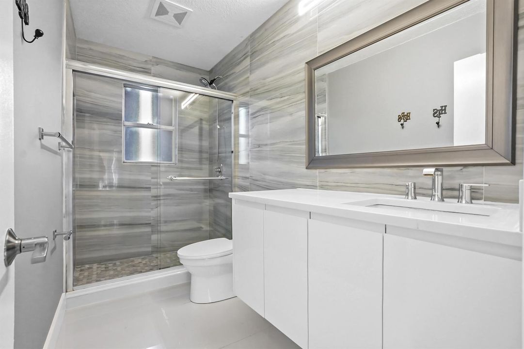 25 Bathroom 01