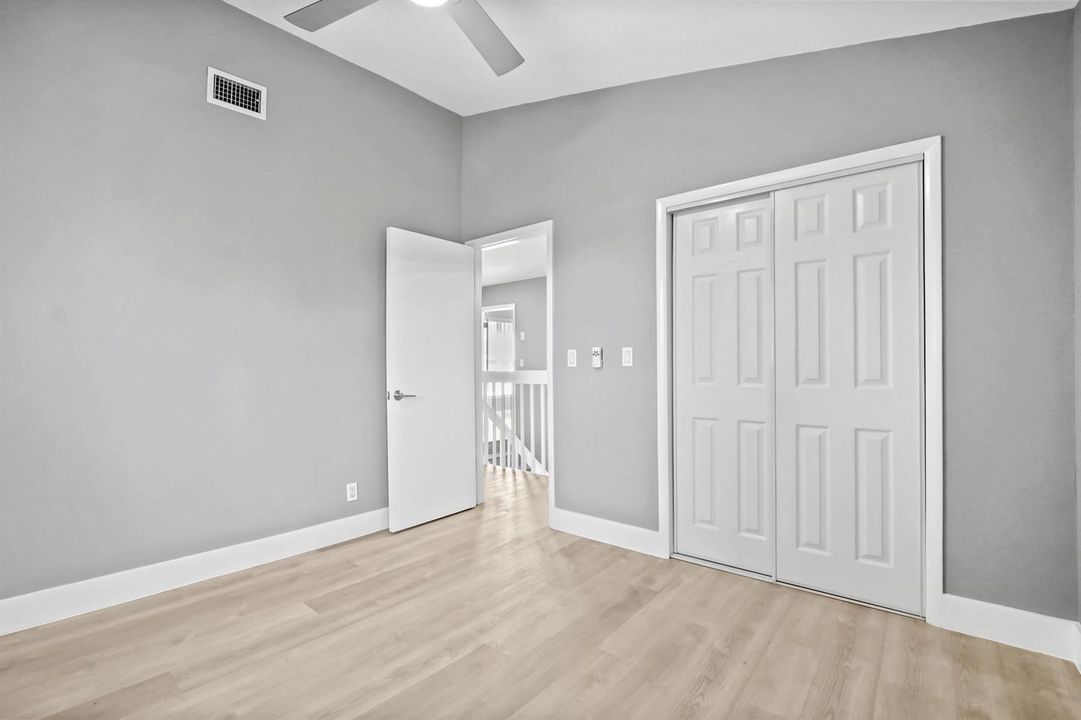 21 Bedroom 02