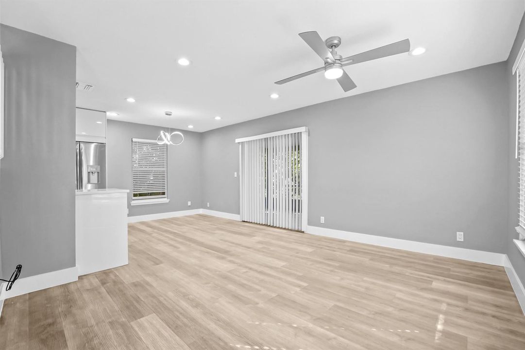 05 Living Room 01