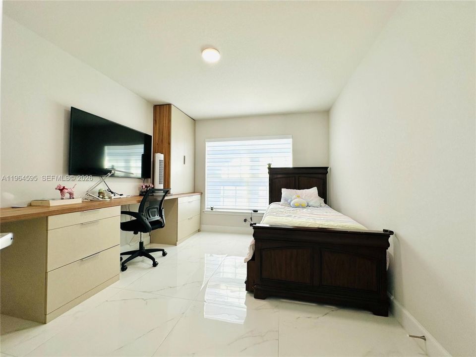 Can be used as the 5th bedroom.