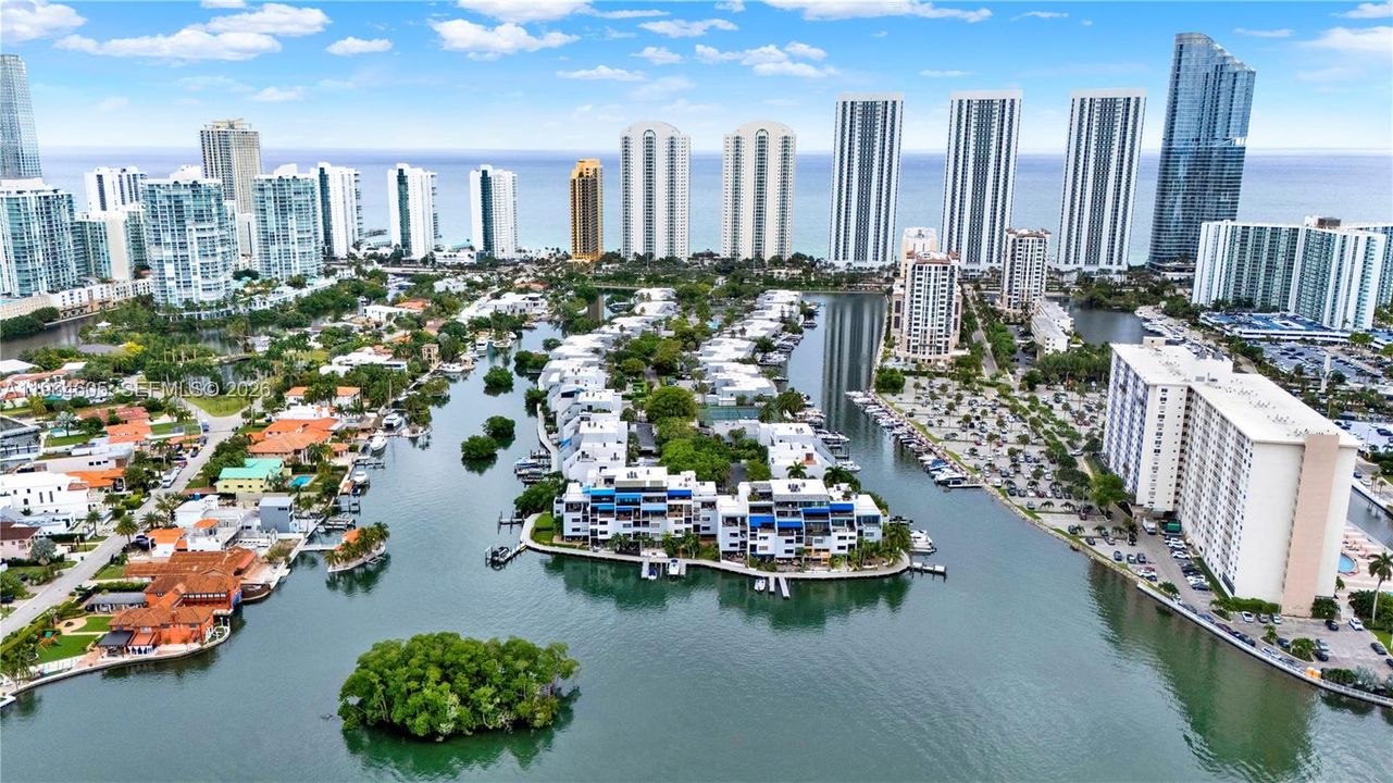 待售: $680,000 (2 贝兹, 2 浴室, 2220 平方英尺)