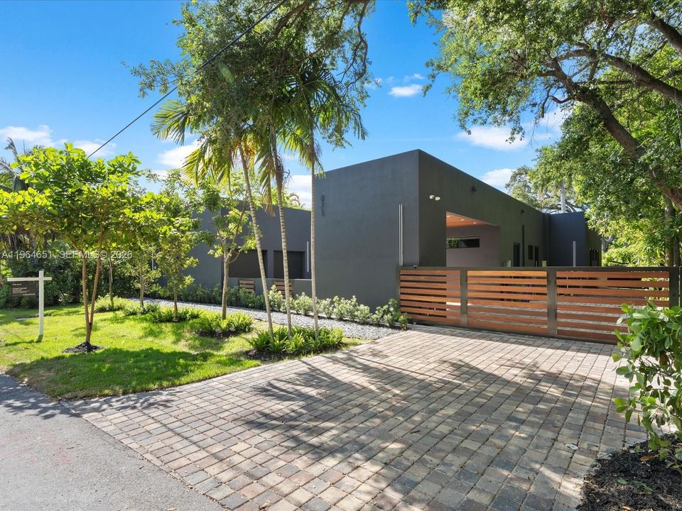 For Rent: $50,000 (5 beds, 5 baths, 0 Square Feet)
