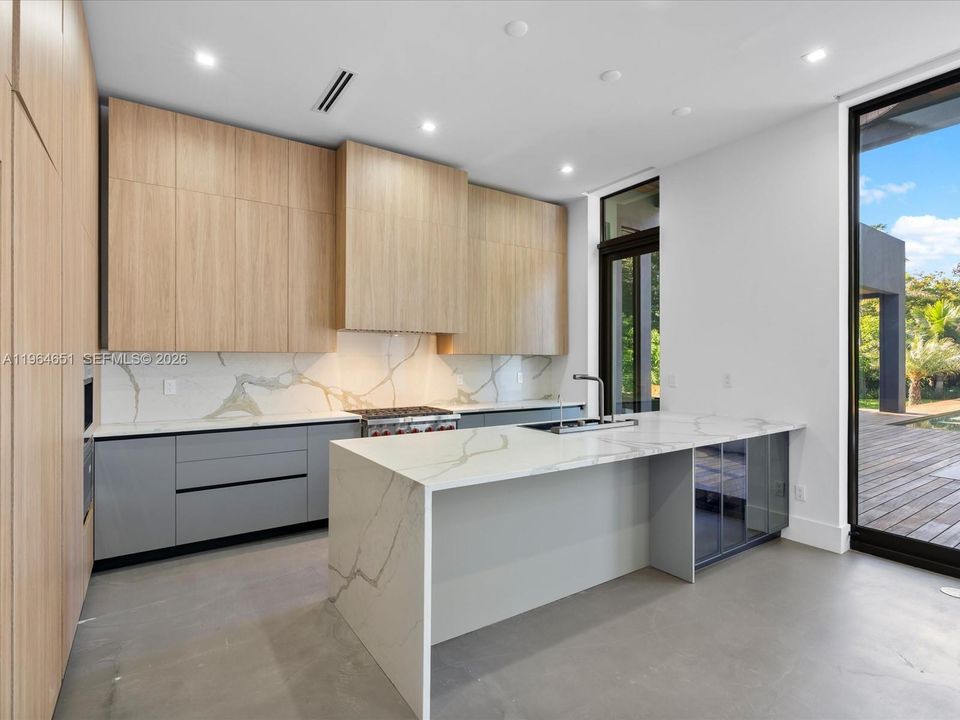 For Rent: $50,000 (5 beds, 5 baths, 0 Square Feet)