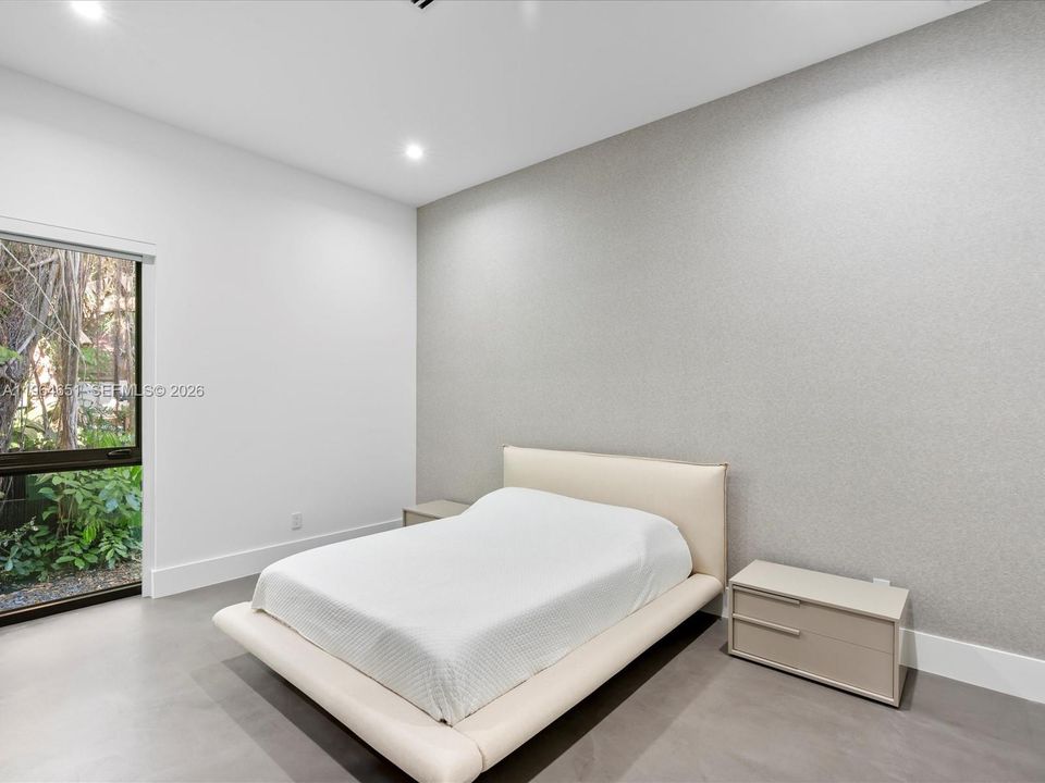 For Rent: $50,000 (5 beds, 5 baths, 0 Square Feet)