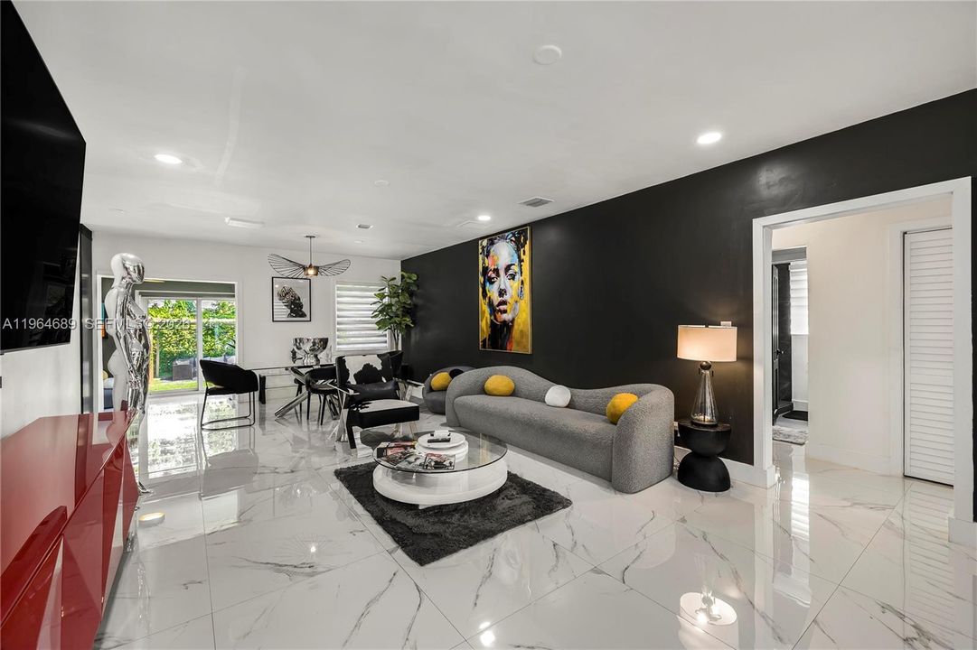 For Sale: $1,050,000 (3 beds, 3 baths, 1573 Square Feet)