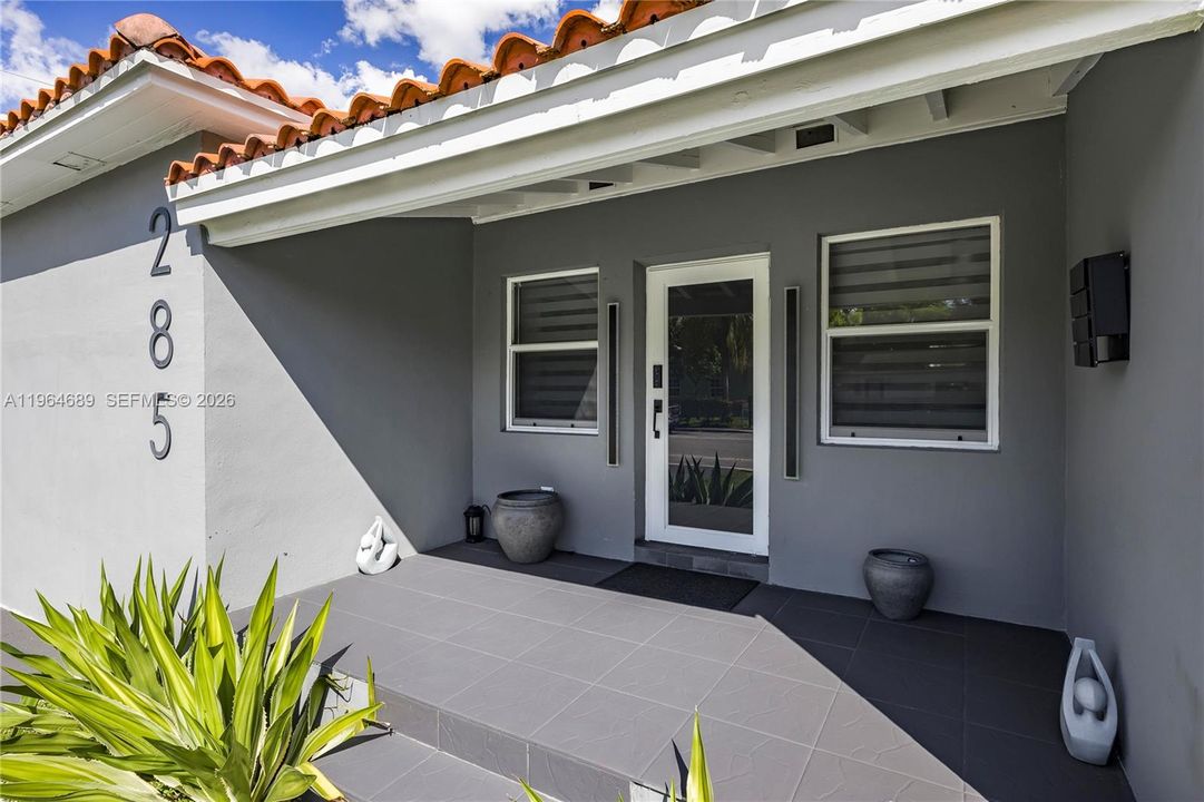 For Sale: $1,050,000 (3 beds, 3 baths, 1573 Square Feet)