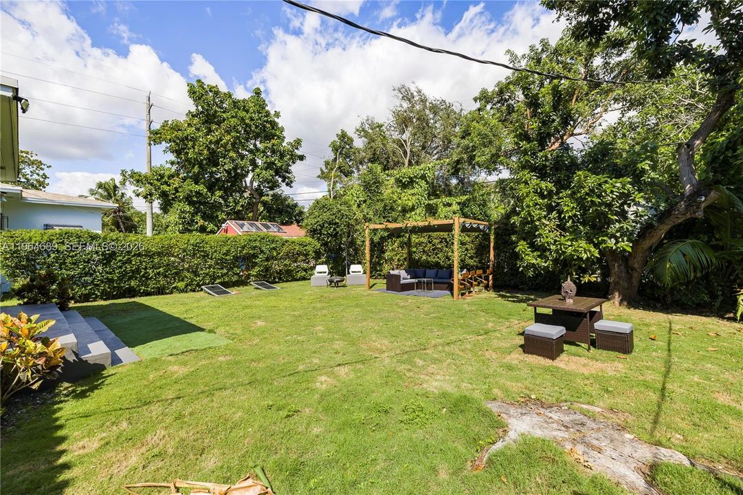 For Sale: $1,050,000 (3 beds, 3 baths, 1573 Square Feet)