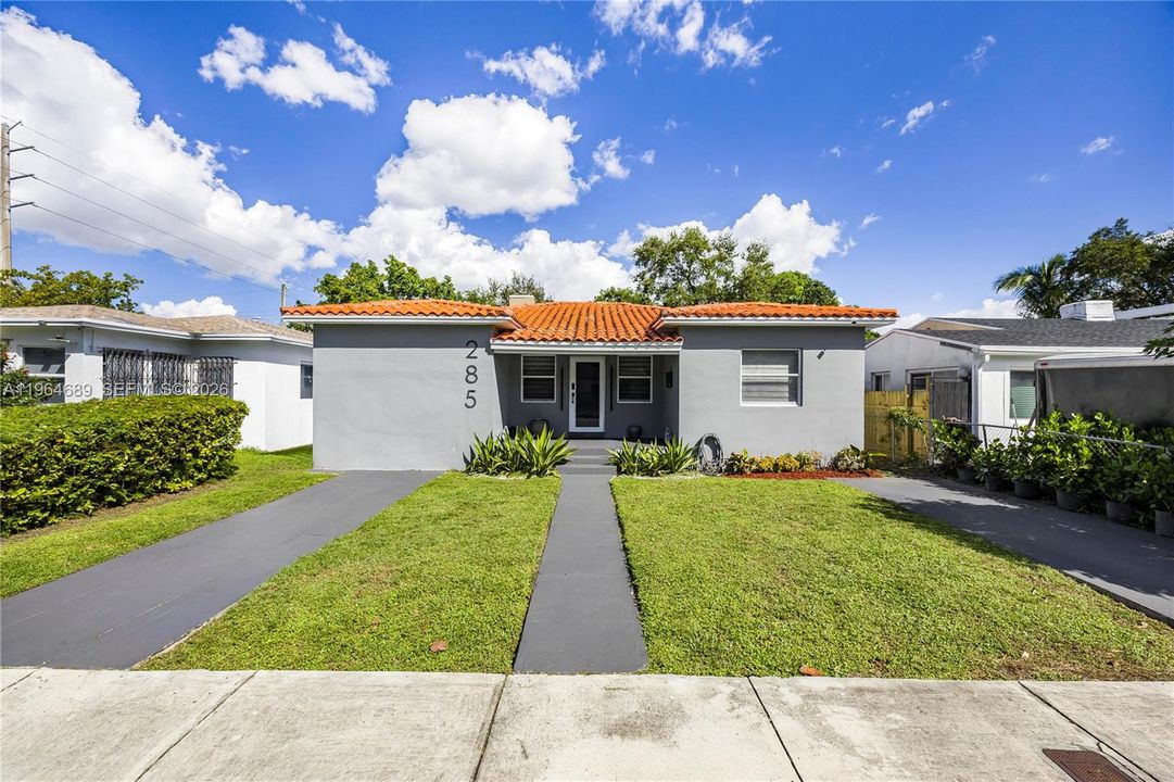For Sale: $1,050,000 (3 beds, 3 baths, 1573 Square Feet)