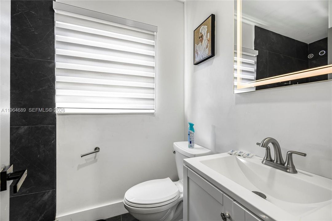 For Sale: $1,050,000 (3 beds, 3 baths, 1573 Square Feet)