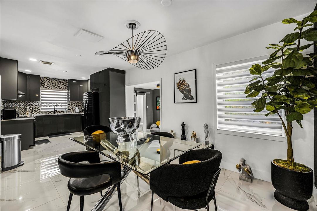 For Sale: $1,050,000 (3 beds, 3 baths, 1573 Square Feet)