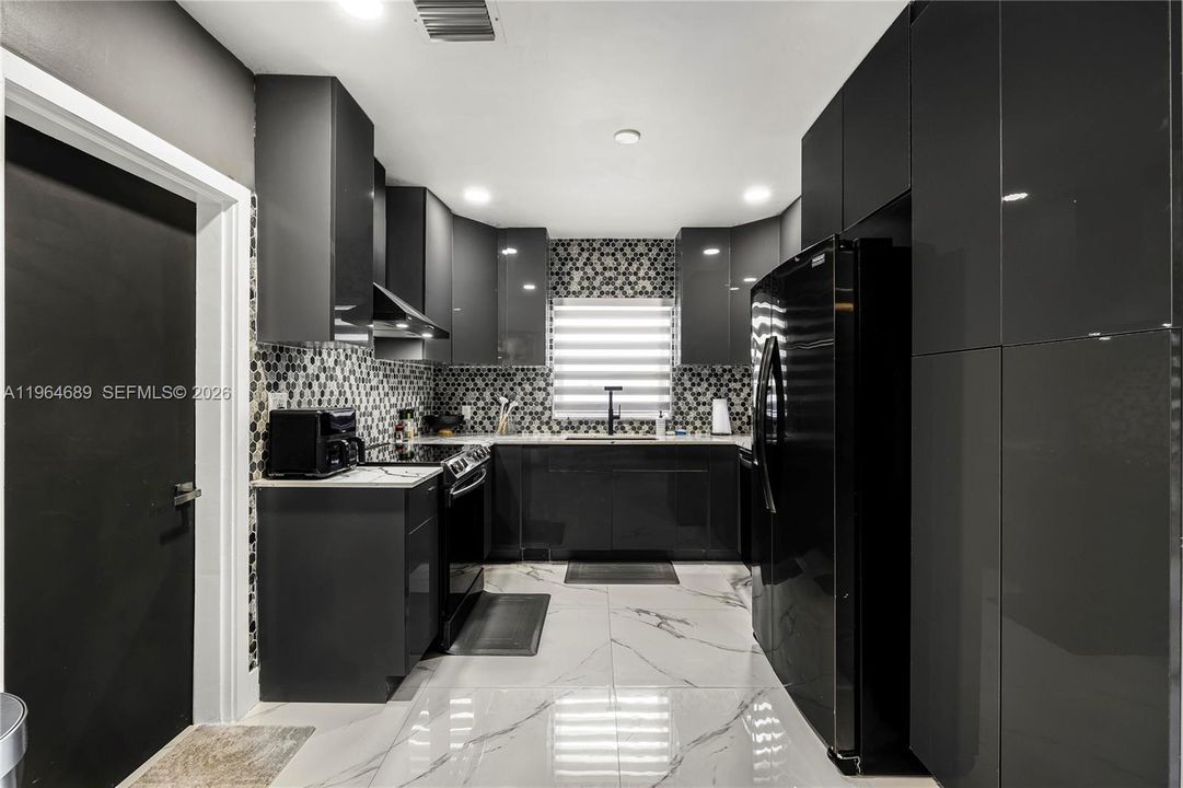 For Sale: $1,050,000 (3 beds, 3 baths, 1573 Square Feet)
