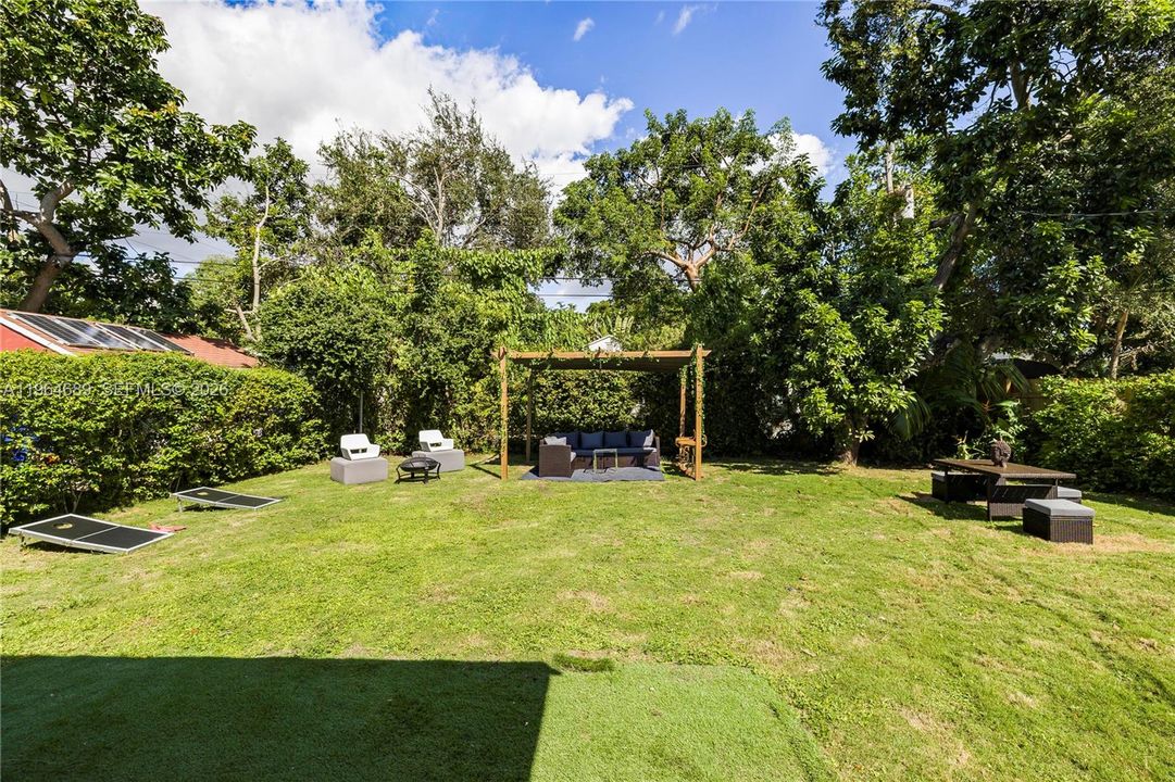 For Sale: $1,050,000 (3 beds, 3 baths, 1573 Square Feet)