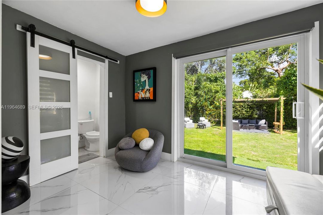 For Sale: $1,050,000 (3 beds, 3 baths, 1573 Square Feet)