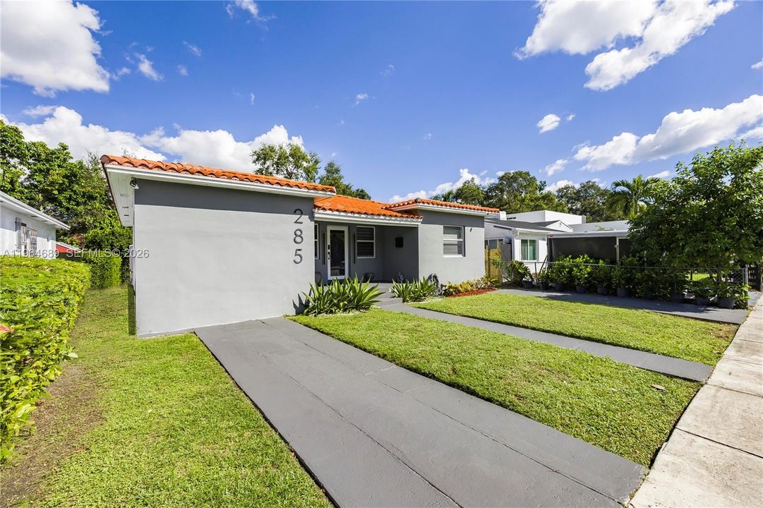 For Sale: $1,050,000 (3 beds, 3 baths, 1573 Square Feet)