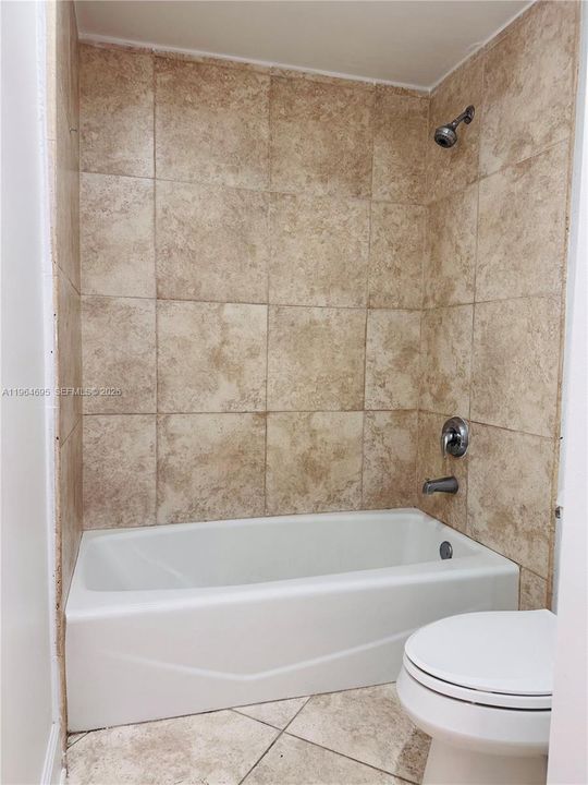 For Sale: $299,900 (1 beds, 1 baths, 934 Square Feet)