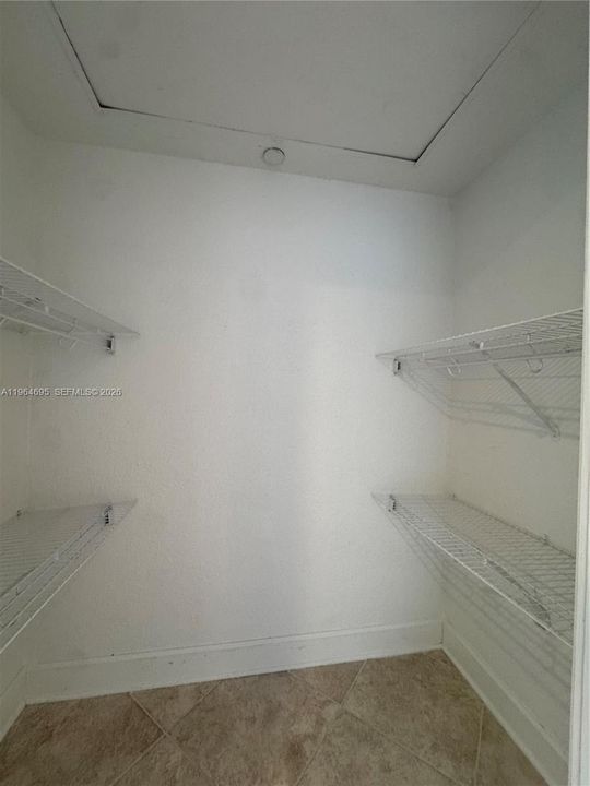 For Sale: $299,900 (1 beds, 1 baths, 934 Square Feet)